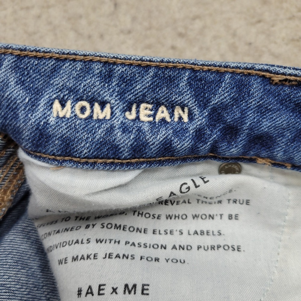 American Eagle Mom Jeans Womens 0 Reg Comfort Stretch Waistband Distressed - Picture 4 of 13